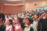 “红色引擎”点燃青春力量： 景城学校212名初中生光荣入团